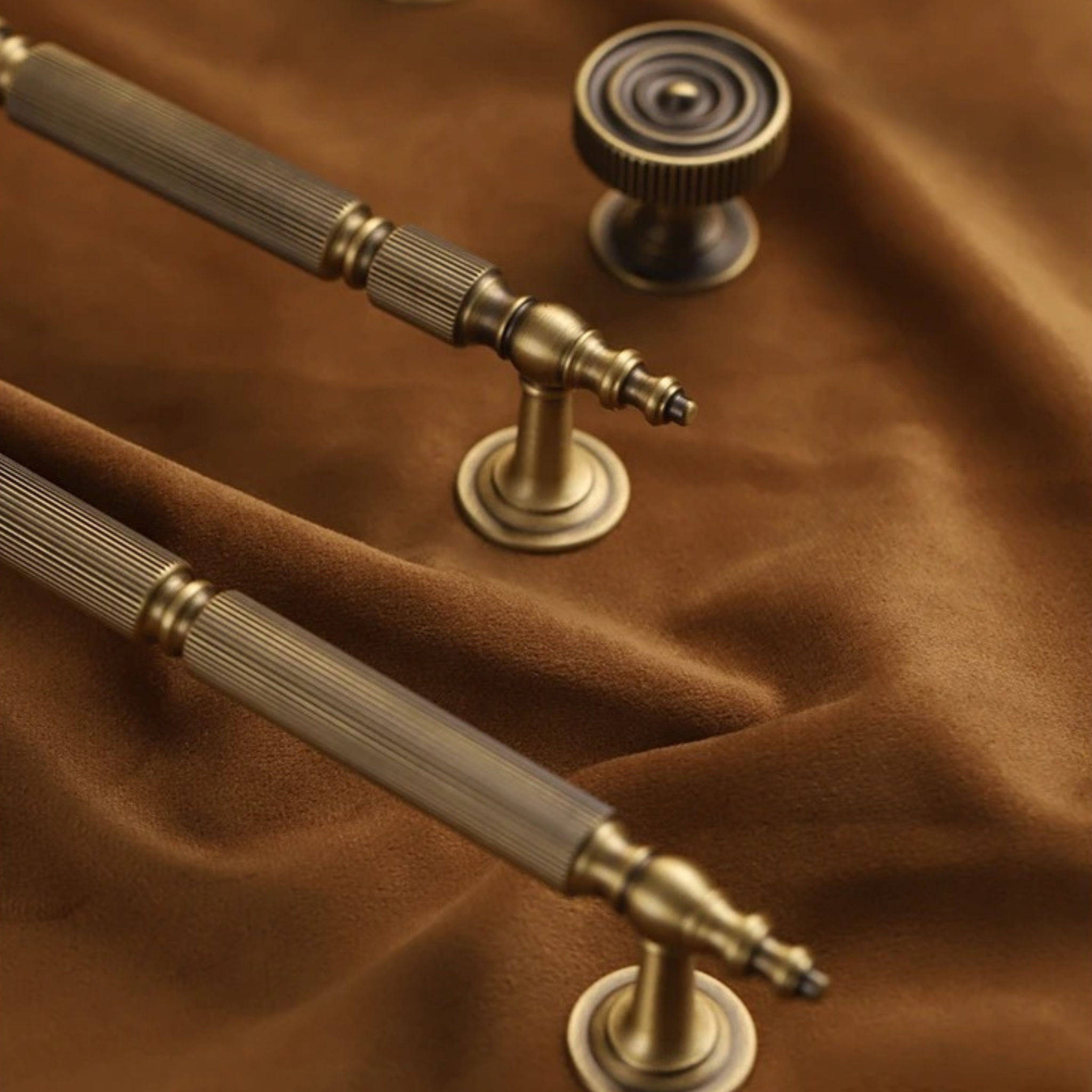 Lined Bronze Pull | Aereus