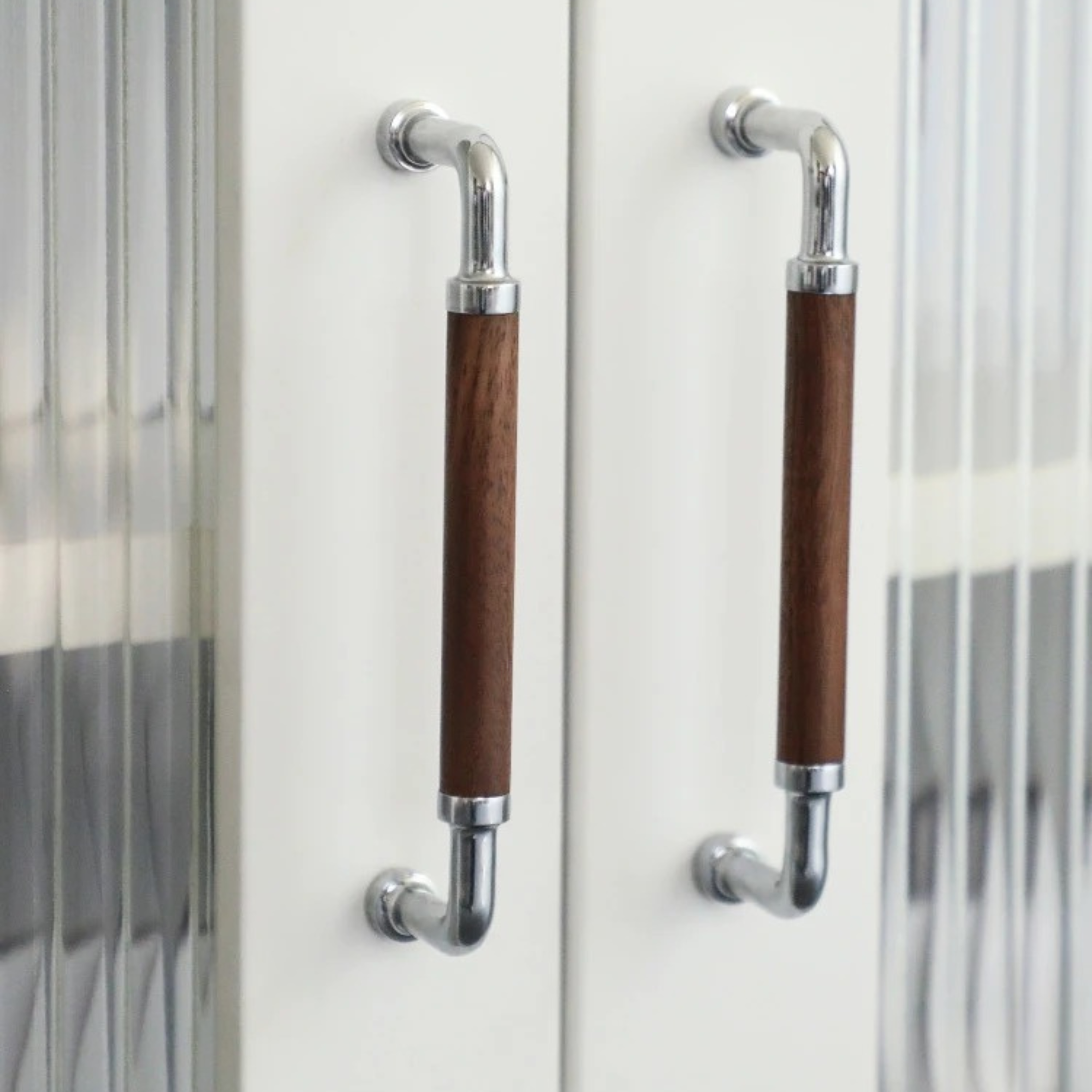 Wood & Brass Curved Pulls | Viverra