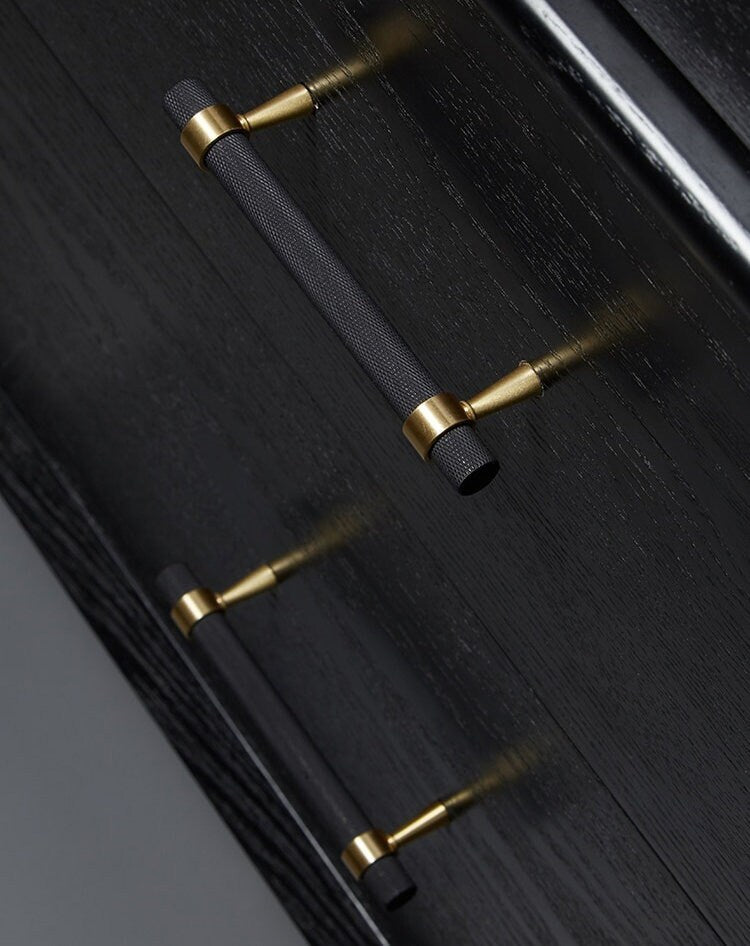 Knurled Contrast Pull Handles | Cassius
