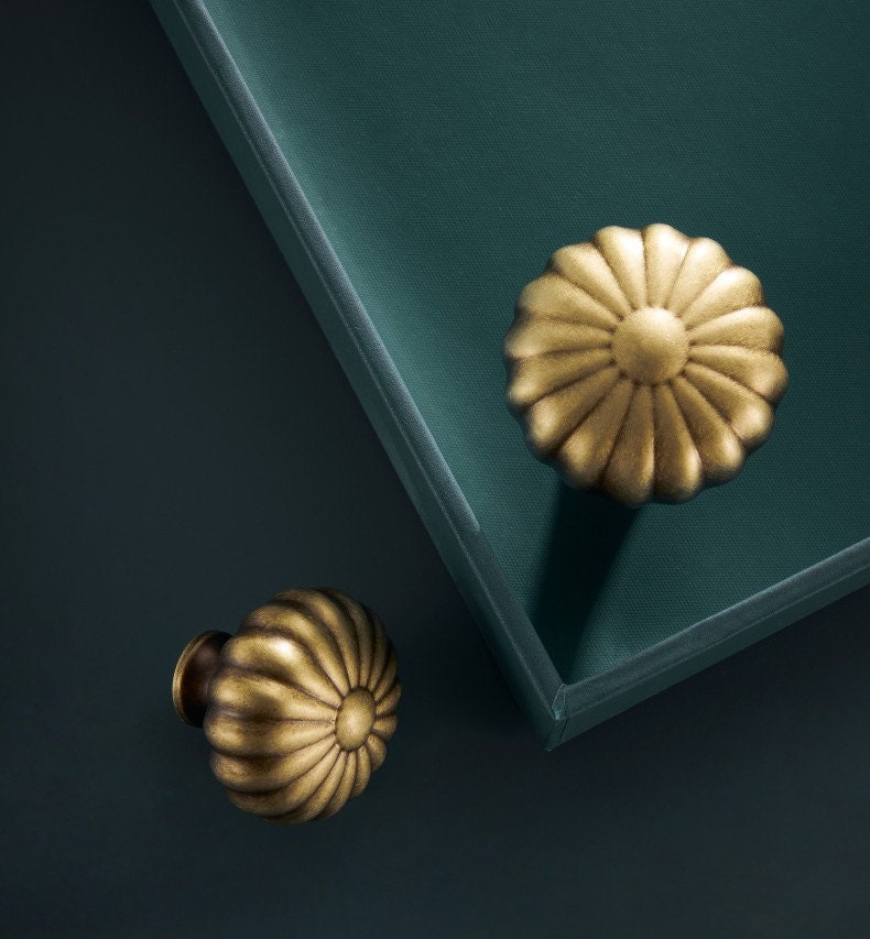 Scalloped Antique Brass Cup Pull | Orabelle