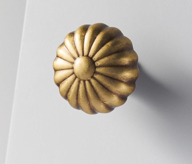 Scalloped Antique Brass Cup Pull | Orabelle