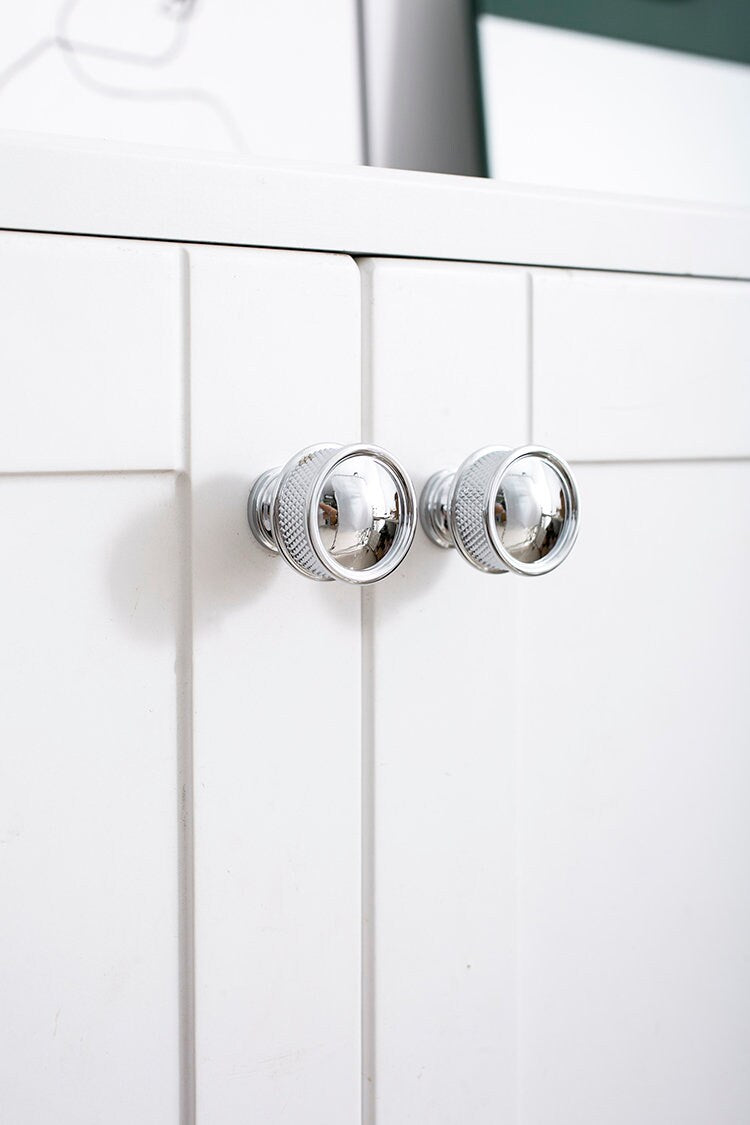 Polished Chrome Knurled Knob | Caneo