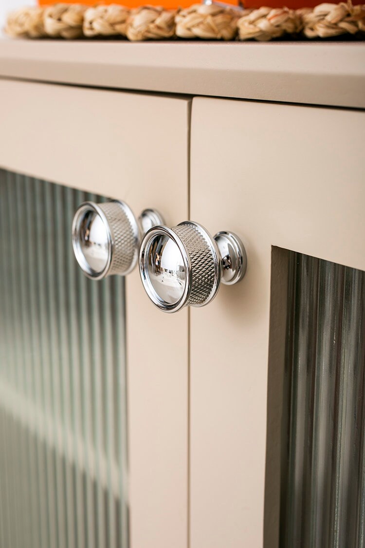 Polished Chrome Knurled Knob | Caneo