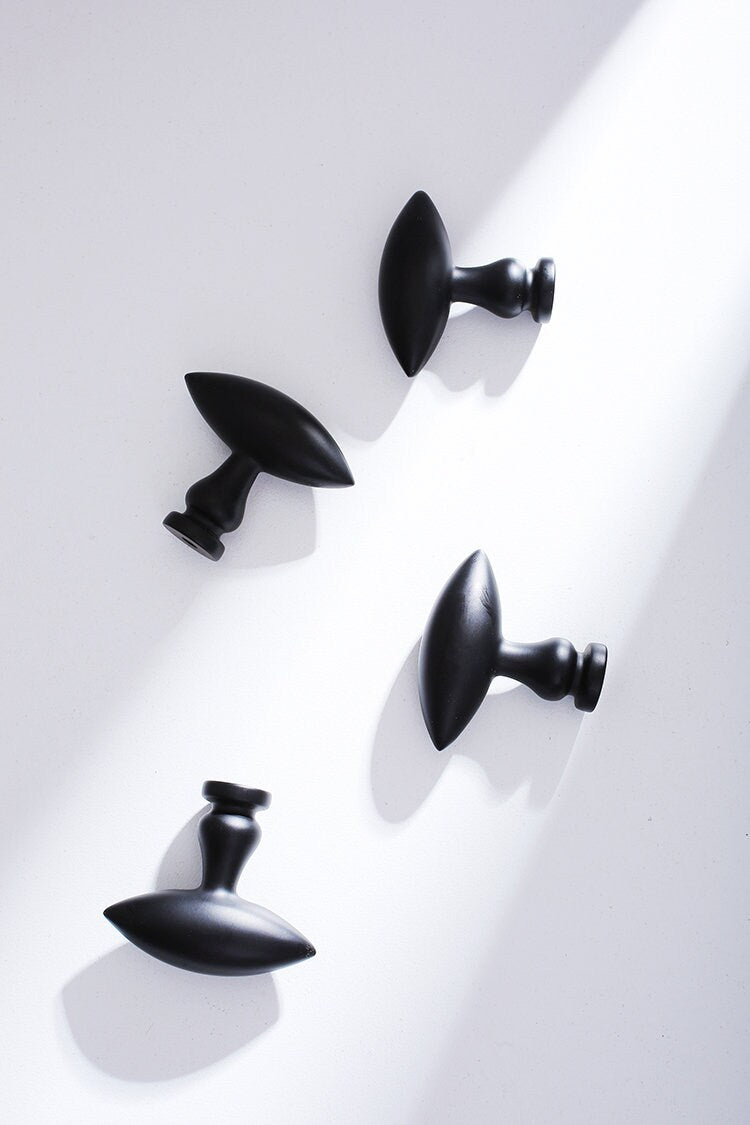 Pointed Oval Black Drawer Knob | Ovatus
