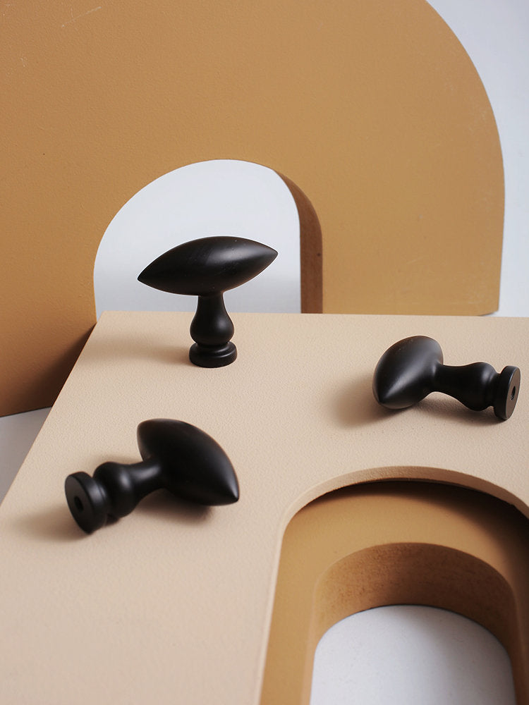 Pointed Oval Black Drawer Knob | Ovatus