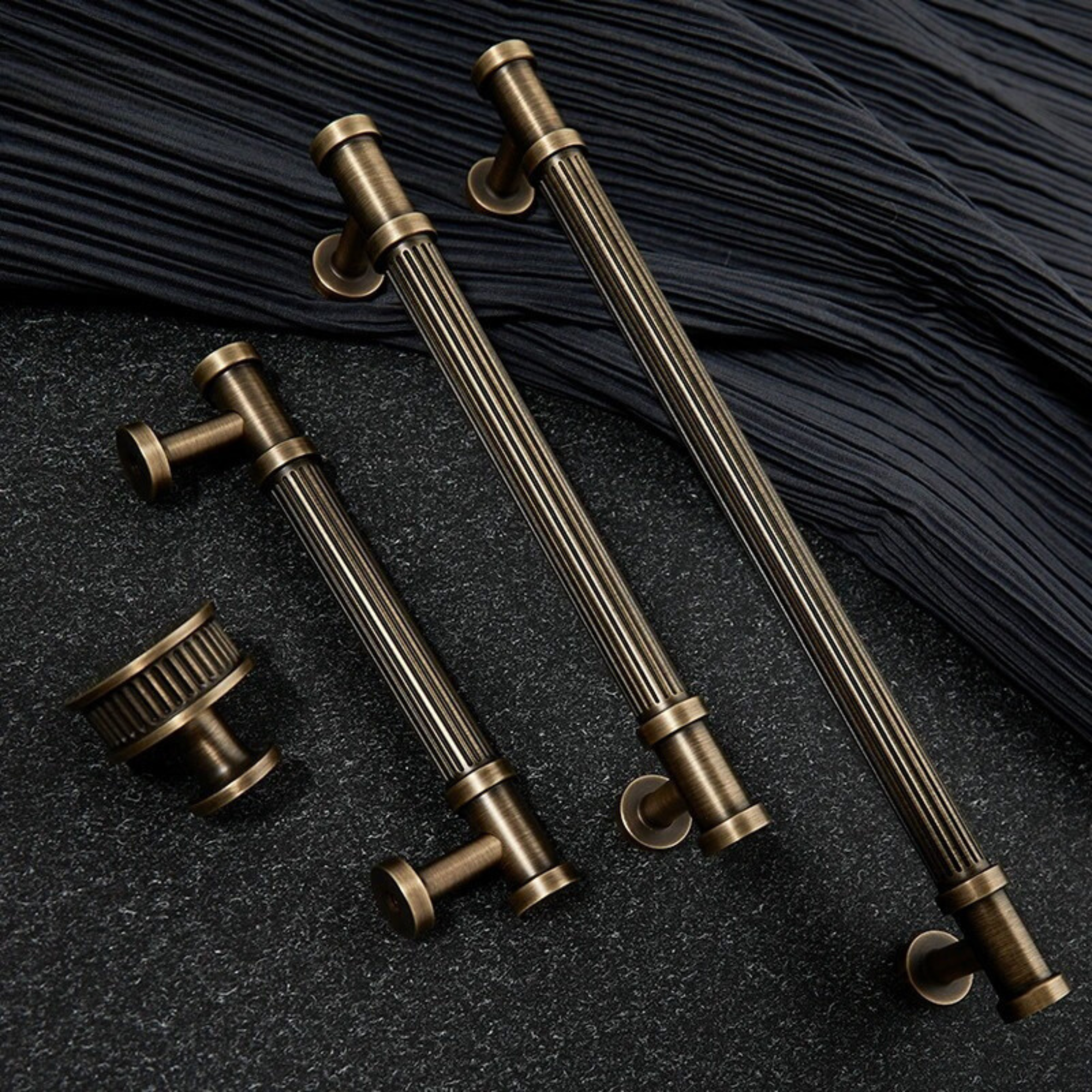 Lined Bronze Cabinet Pulls | Aenea