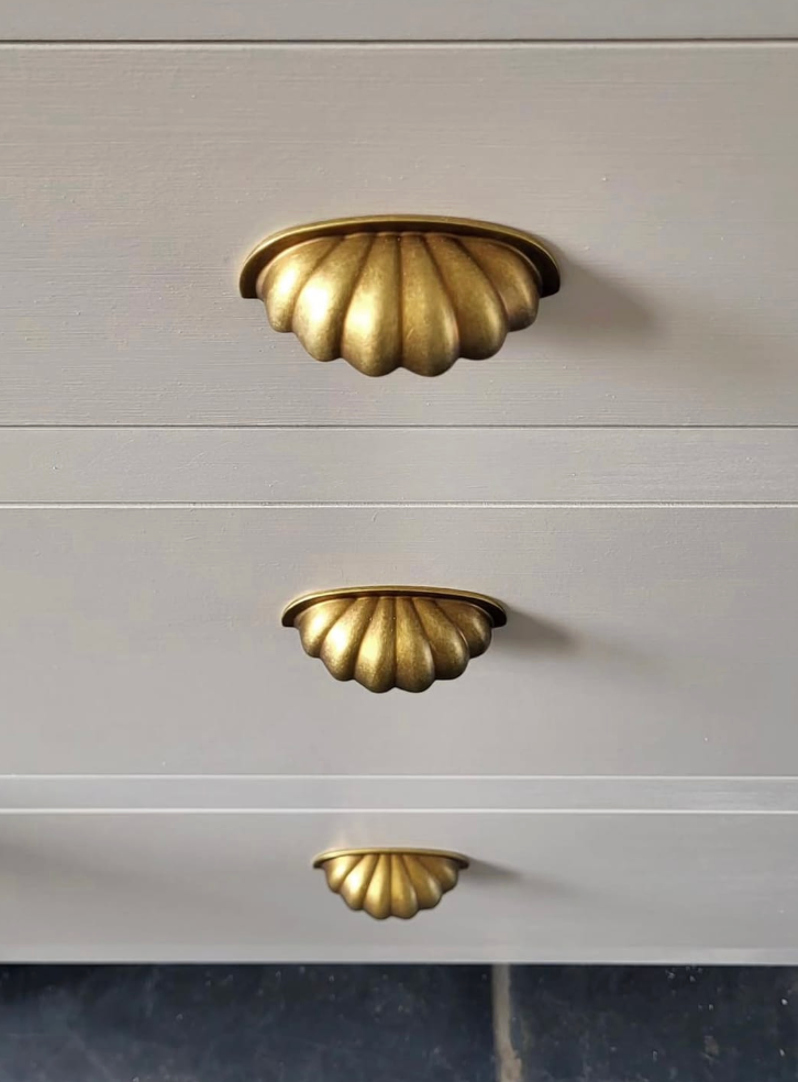 Scalloped Antique Brass Cup Pull | Orabelle