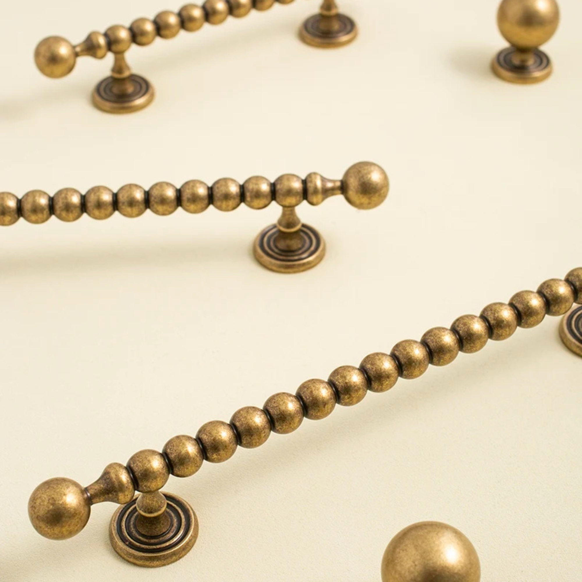 Bubble Cabinet Pull | Regio